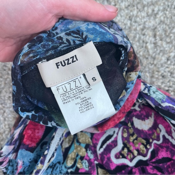 Fuzzi Sleevless Patchwork Turtleneck Mesh Blouse - Picture 4 of 5